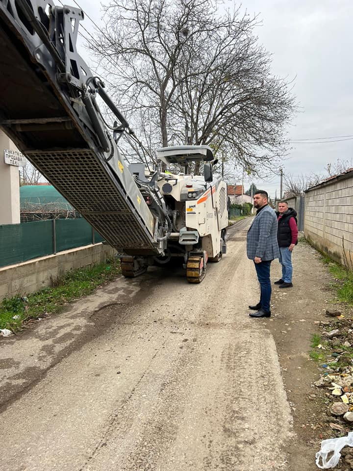 30 vite pritjeje  Banorët e lagjës Dardania nga Kumanova bëhen me rrugë të asfaltuar  FOTO 