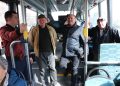 Dimtrievski një pjesë të ditës e kaloi duke “shijuar” transportin publik falas: Qytetarët e Kumanovës e kanë mirëpritur