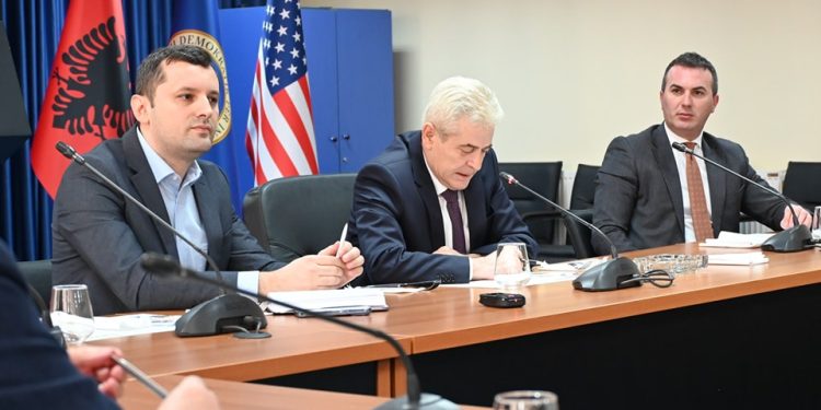 BDI: Teatri i absurdit vazhdon