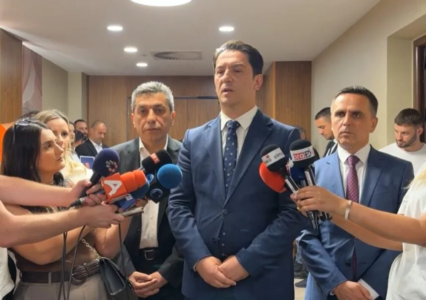 24-muaj-qeverisje-te-vlen-it-po-e-ndryshojne-menyren-e-funksionimit-te-shtetit-dhe-rrugen-drejt-be-se