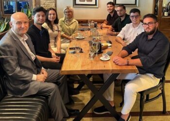 Organizata Shqiptaro-Amerikane për Maqedoninë takon përfaqësuesit e LS-së në Tetovë
