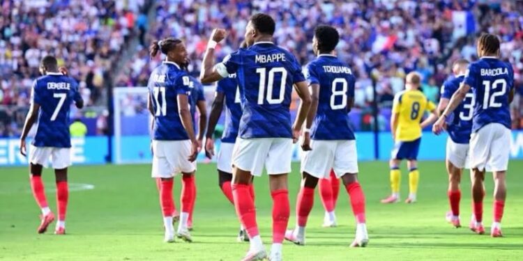Franca “shkatërron” Suedinë 3-0, siguron kualifikimin në raundin e 16-të të Botërorit