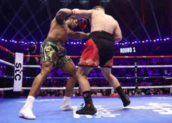 Momenti kur Anthony Joshua e nokautoi Kristian Prengën në raundin e dytë (VIDEO)